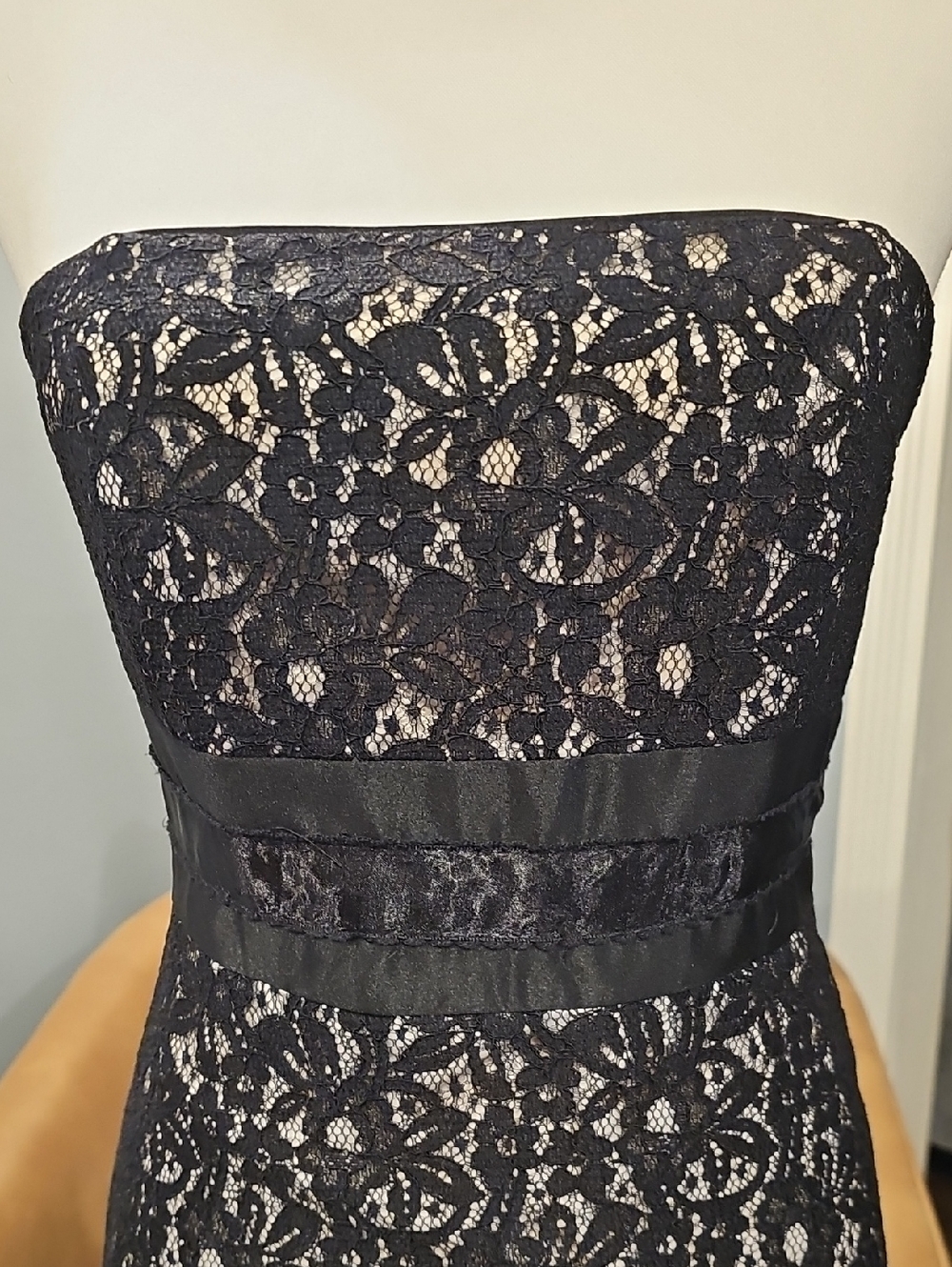 WHITE HOUSE BLACK MARKET Strapless Lace Dress  Sz 4 - Picture 3 of 8